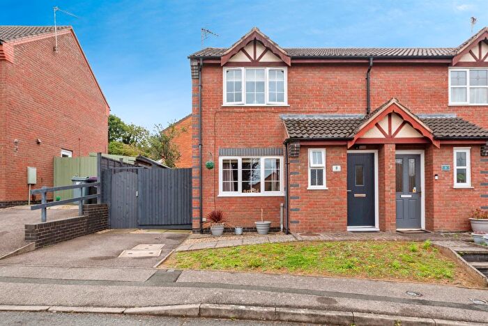 3 Bedroom Semi-detached House For Sale In St. Georges Way, Grantham, NG31