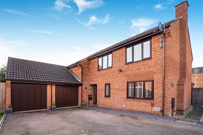 4 Bedroom Detached House For Sale In Thirsk Gardens, Milton Keynes, MK3