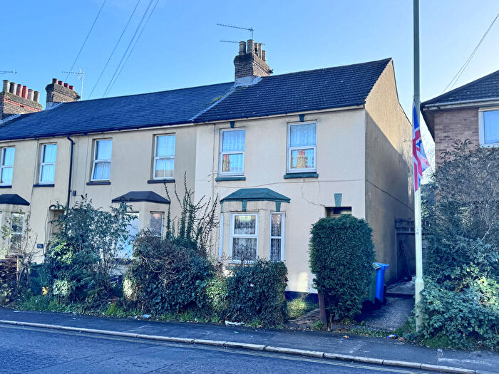 2 Bedroom End Of Terrace House For Sale In Ash Road, Aldershot, Hampshire, GU12