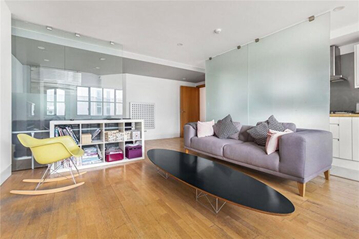 2 Bedroom Apartment To Rent In Kingsland Road, Hoxton, London, E2