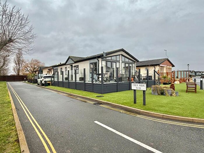 2 Bedroom Park Home For Sale In Treeside Way, Canvey Island, SS8