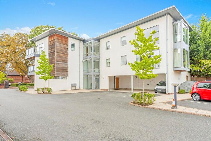 2 Bedroom Apartment For Sale In Dee Hills Park, Chester, Cheshire, CH3