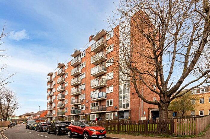 2 Bedroom Flat For Sale In Ainsty Estate, Rotherhithe, London, SE16