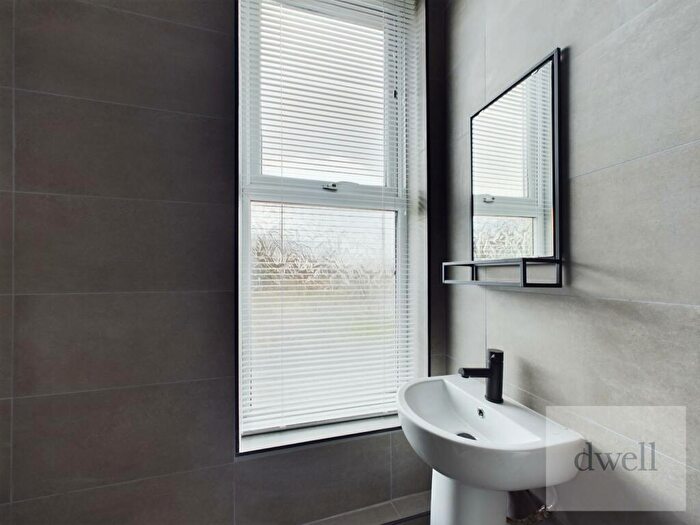1 Bedroom Flat To Rent In Selby Road, Halton, Leeds, LS15