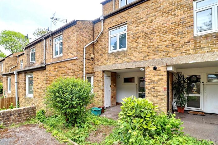 3 Bedroom Terraced House For Sale In Cardinals Way, Islington, London, N19