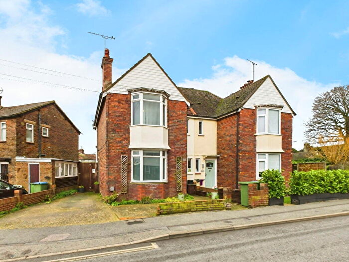 3 Bedroom Semi-Detached House For Sale In Crawley Road, Horsham, RH12