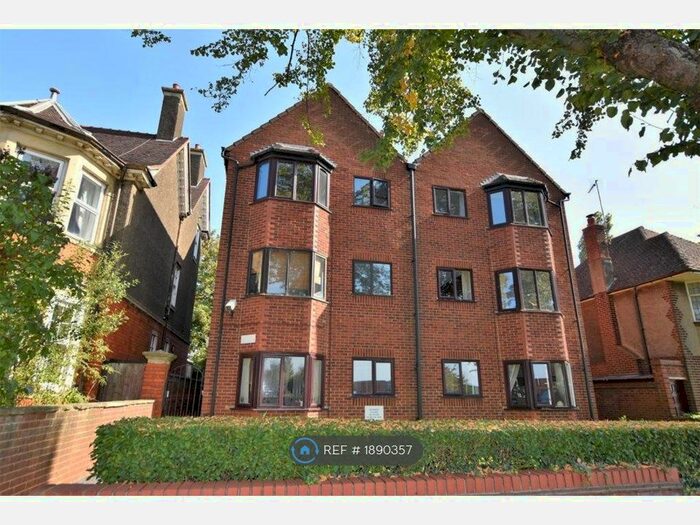 1 Bedroom Flat To Rent In Queens Park Parade, Northampton, NN2