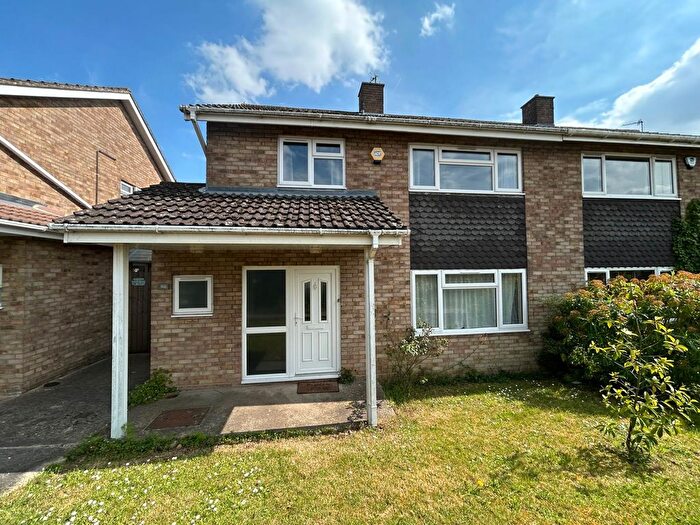 3 Bedroom Semi-detached House For Sale In Brickhill Drive, Bedford, MK41