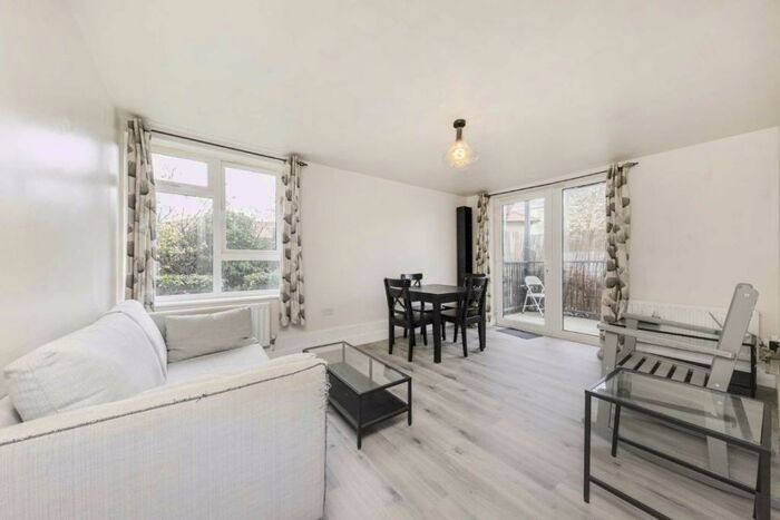 1 Bedroom Flat To Rent In Limerick Close, Balham, SW12