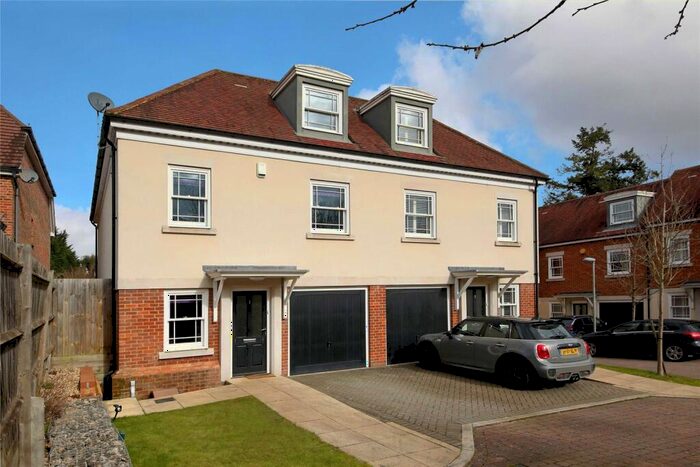 4 Bedroom Semi-Detached House To Rent In Lock Mews, Beaconsfield, HP9
