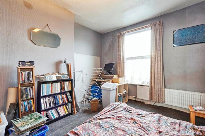 2 Bedroom Terraced House For Sale In Ashton Road, Leeds, LS8