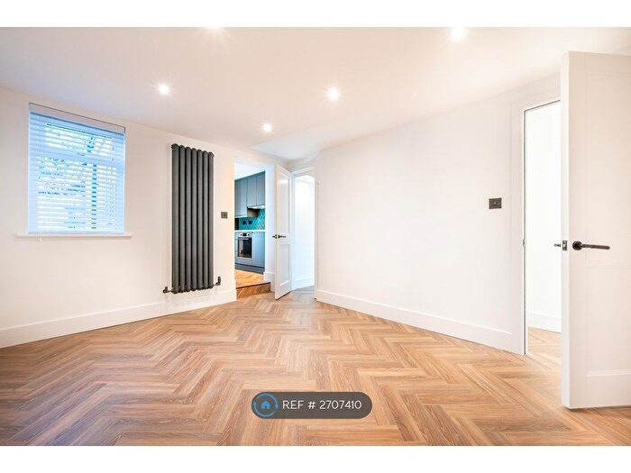 3 Bedroom Terraced House To Rent In Horace Street, Swindon, SN2