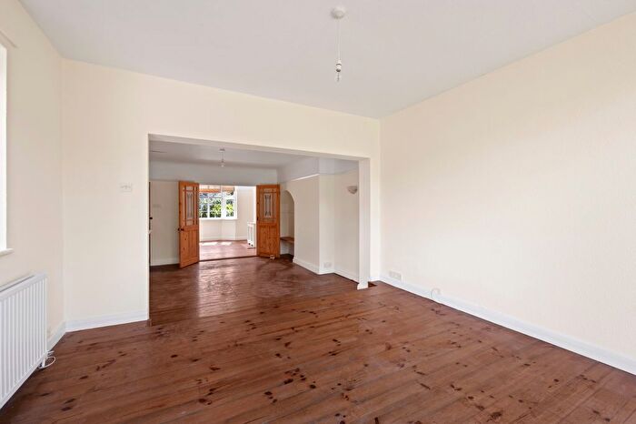 3 Bedroom Detached House To Rent In West Barnes Lane, New Malden, Surrey, KT3