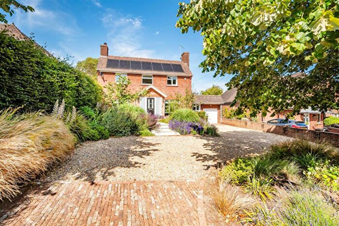 4 Bedroom Detached House For Sale In Torton Hill Road, Arundel, BN18