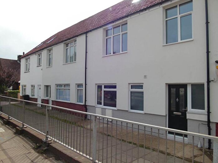 3 Bedroom Flat To Rent In Old Shoreham Road, Hove, East Sussex, BN3