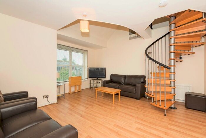 3 Bedroom Flat To Rent In Affleck Street, City Centre, Aberdeen, AB11