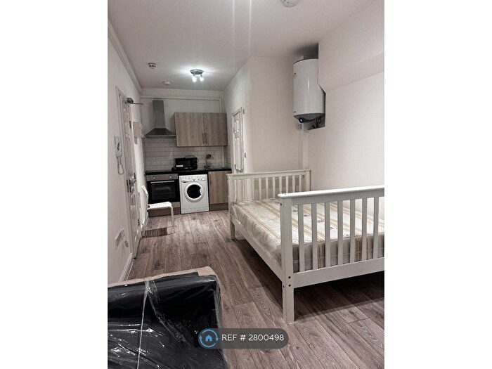 Studio To Rent In High Street, Croydon, CR0