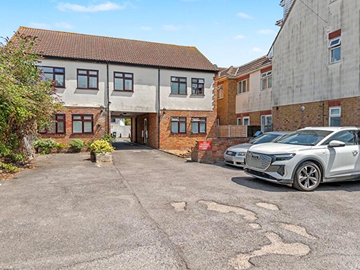 2 Bedroom Flat For Sale In West Road, Shoeburyness, SS3