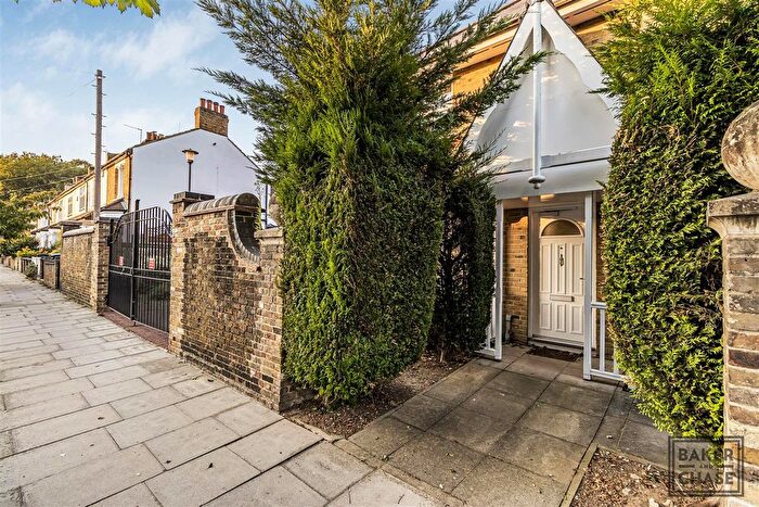 2 Bedroom Flat For Sale In Gordon Road, Enfield, EN2