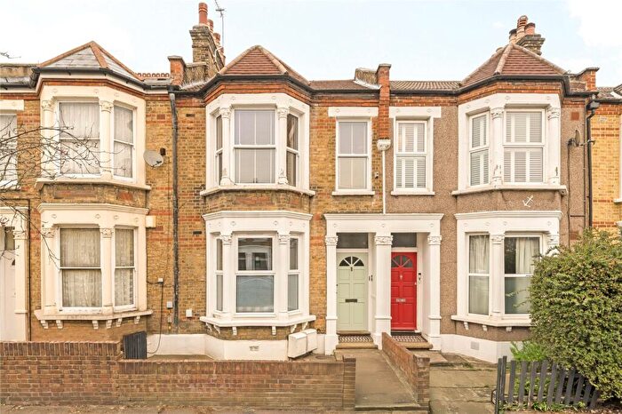 3 Bedroom Apartment For Sale In St. Asaph Road, Brockley, London, SE4