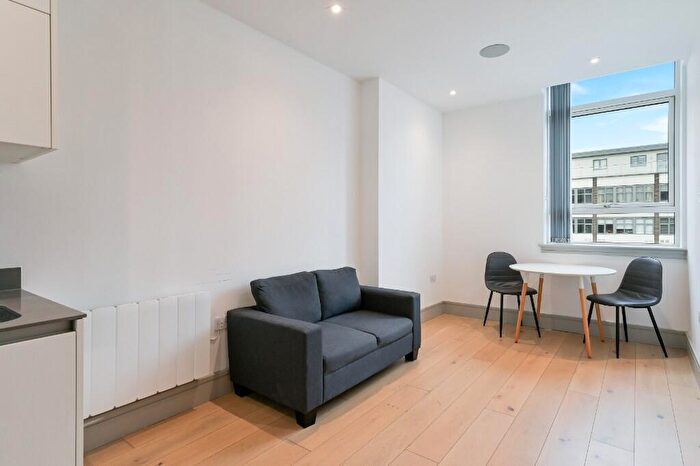 1 Bedroom Flat To Rent In Imperial Drive, Harrow, Middlesex, HA2