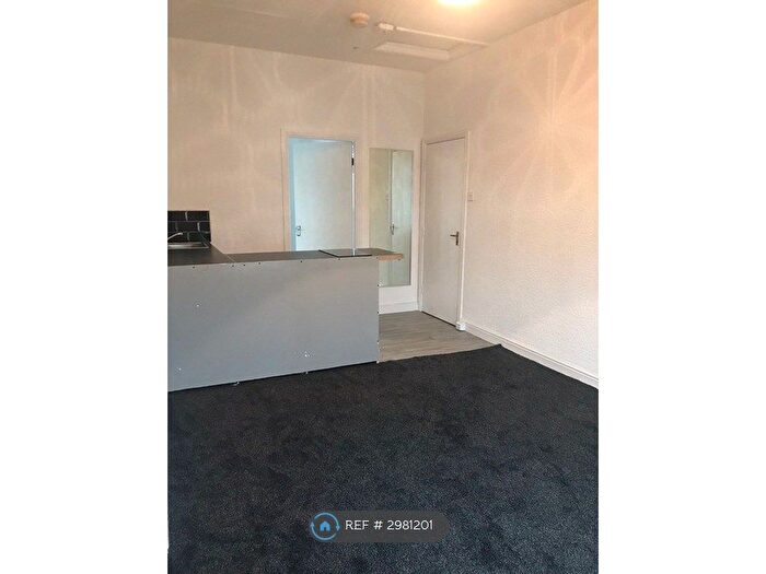 1 Bedroom Flat To Rent In Prestwich, Manchester, M25