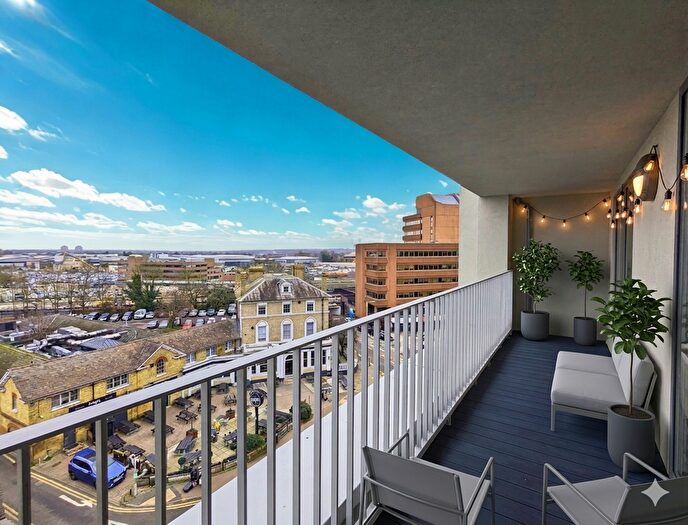 3 Bedroom Flat For Sale In Junction Court, Watford, WD17