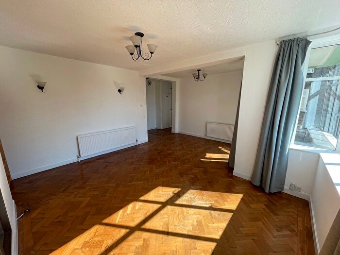 3 Bedroom Flat To Rent In The Lawns, Lee Terrace, London, SE3
