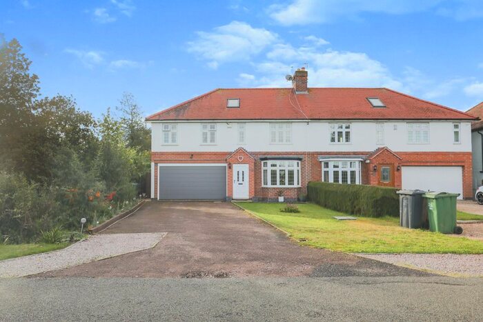 5 Bedroom Semi-Detached House For Sale In Walton Lane, Barrow Upon Soar, Loughborough, . LE12