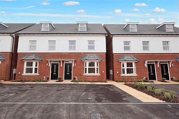 3 Bedroom Semi-Detached House To Rent In Bedroom Semi Detached House In Dragon Way Sturry, CT2