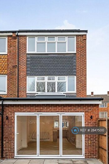 4 Bedroom End Of Terrace House To Rent In Carston Close, London, SE12