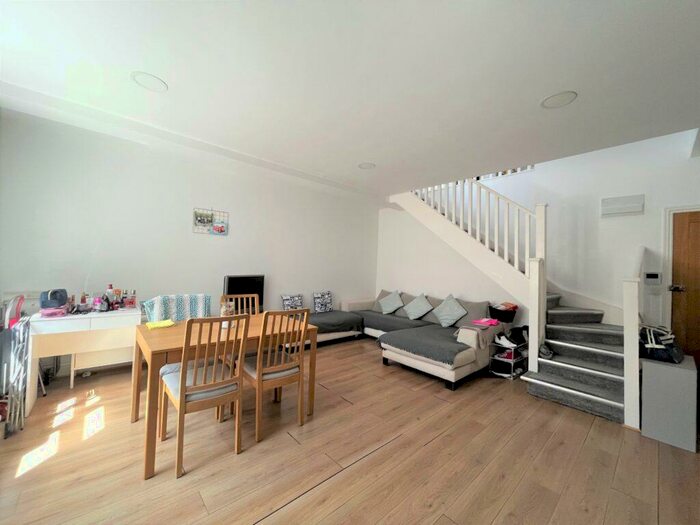 1 Bedroom Flat To Rent In Vale Road, London, N4