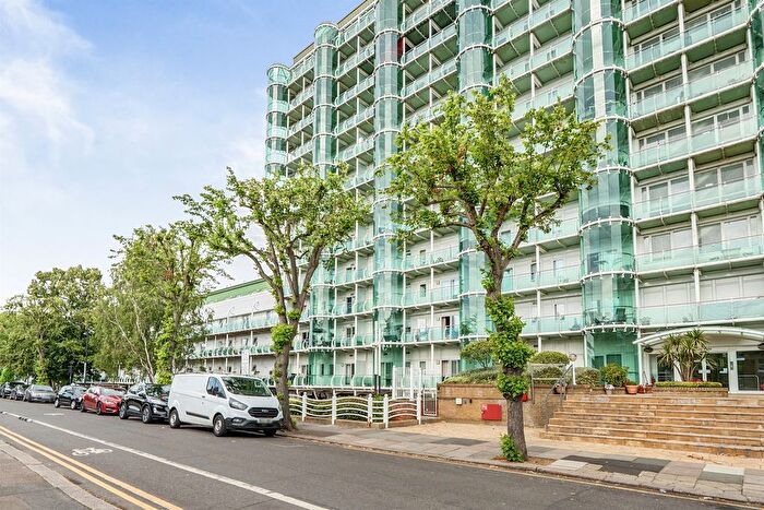 2 Bedroom Flat For Sale In Sydney Road, Enfield, EN2