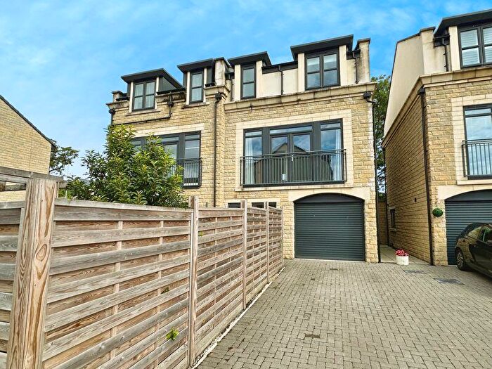 3 Bedroom Semi-Detached House To Rent In Bleaklow Court, Bury, BL8