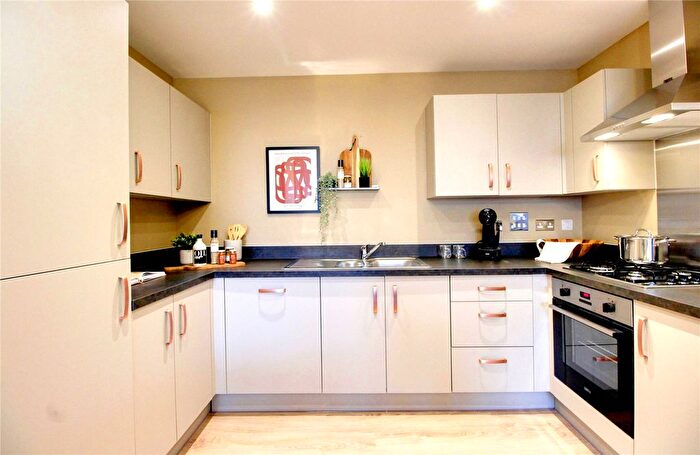 1 Bedroom Flat For Sale In Meudon Avenue, Farnborough, Hampshire, GU14