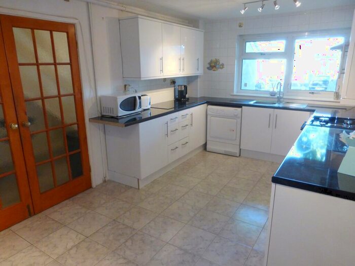 3 Bedroom House To Rent In Holtdale Avenue, Leeds, LS16