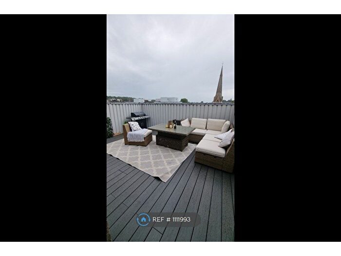 1 Bedroom Flat To Rent In Warwick House, Redhill, RH1