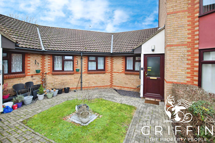 1 Bedroom Bungalow For Sale In Brackendale Court, Basildon, SS13