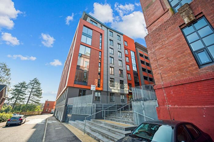 2 Bedroom Flat To Rent In Inverlair Avenue, Cathcart, Glasgow, G43