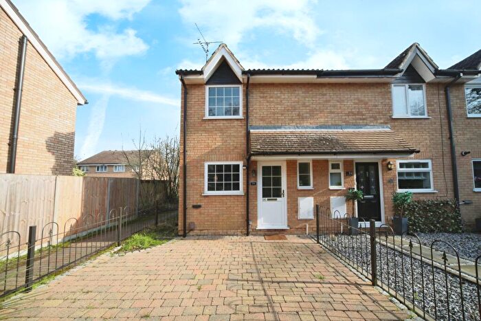 3 Bedroom Terraced House To Rent In Cemetery Road, Houghton Regis, LU5