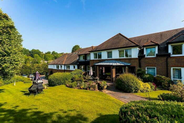 1 Bedroom Flat To Rent In Bedroom Purpose Built Flat In Caterham Valley, CR3