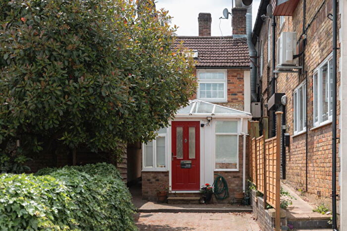 1 Bedroom Terraced House For Sale In High Street, Berkhamsted, Hertfordshire, HP4