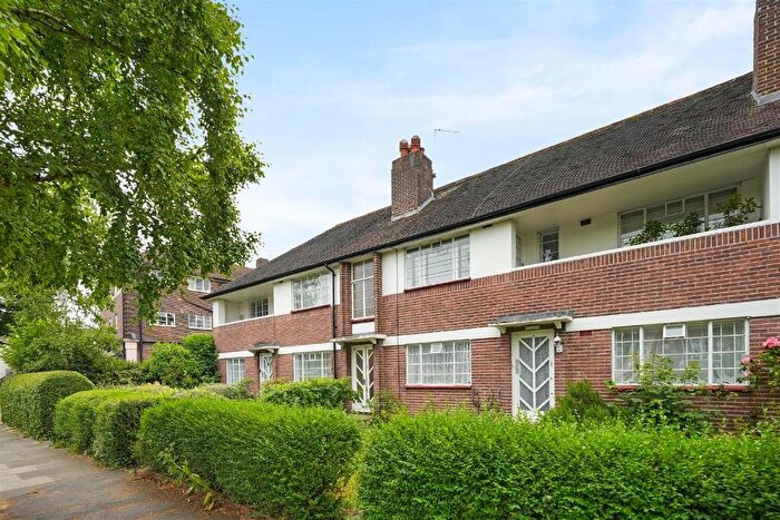 2 Bedroom Flat To Rent In Ossulton Way, London, N2