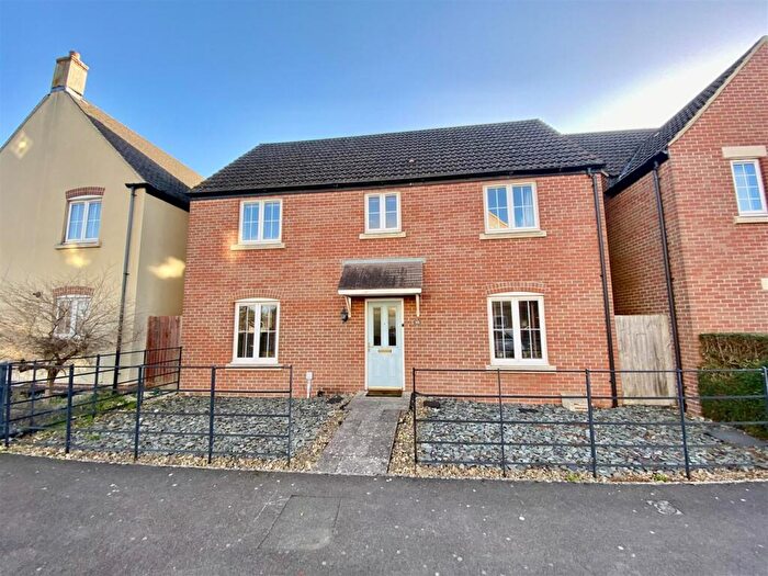 4 Bedroom Detached House For Sale In Cassini Drive, Oakhurst, Swindon, SN25