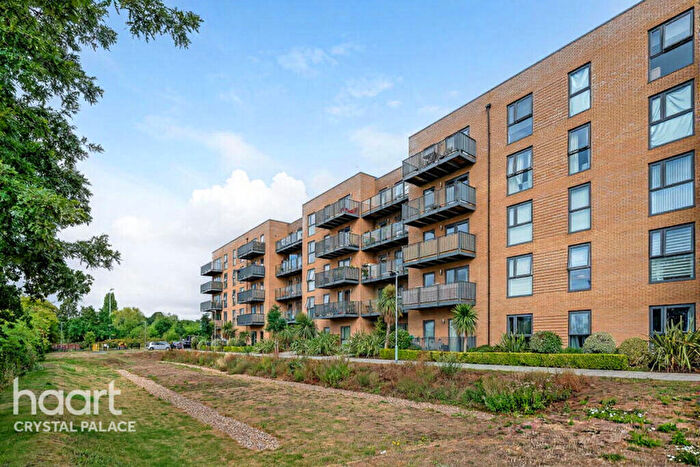 2 Bedroom Flat For Sale In Lambourne House, Apple Yard, London, SE20