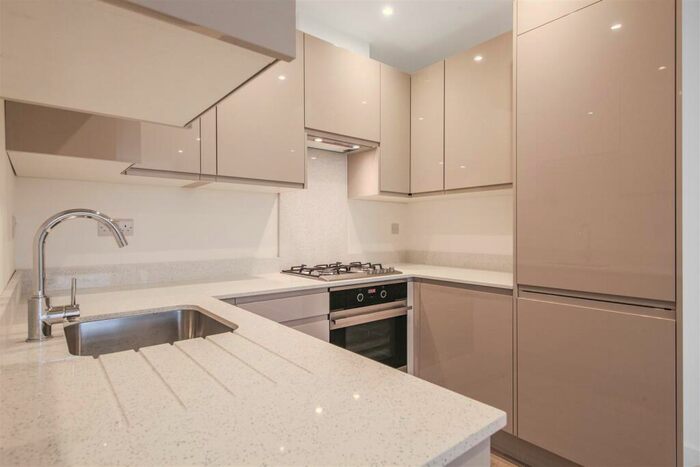 2 Bedroom Flat To Rent In Sunningfields Crescent, London, NW4