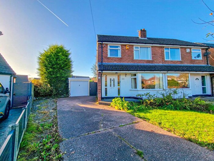 3 Bedroom Semi-Detached House For Sale In Woodbank Drive, Brandlesholme, Bury, BL8
