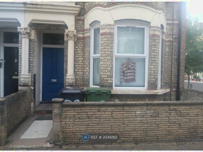 2 Bedroom Flat To Rent In Sandmere Road, London, SW4