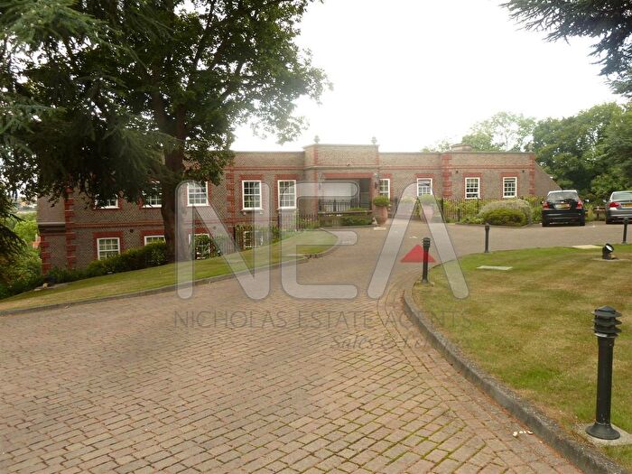 2 Bedroom Flat To Rent In Treetops, Caversham, Reading, RG4