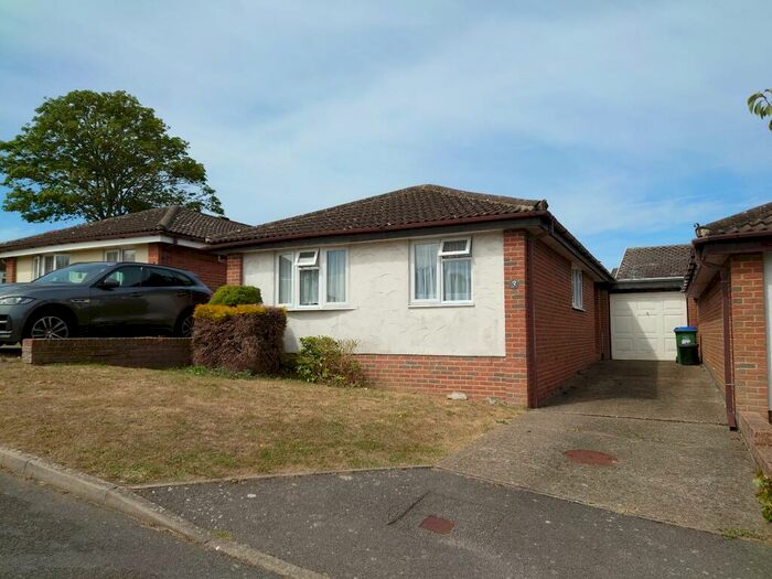 3 Bedroom Bungalow To Rent In Heathdown Close, Peacehaven, BN10